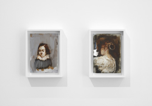 
     <i>Knabe mit Kragen, 2021 (left); Anna, 2021 (right)</i>, 
     <br />
     Oil on postcard, 
      14,5 x 10,5 cm (each)<br />
     