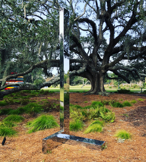 
     <i>Verstärker 28</i>, 
     2017<br />
     polished stainless steel, 
      320 x 91,3 x 102,9 cm<br />
     Exhibition view at The Sydney and Walda Bestoff Sculpture Garden at NOMA, New Orleans, 2019