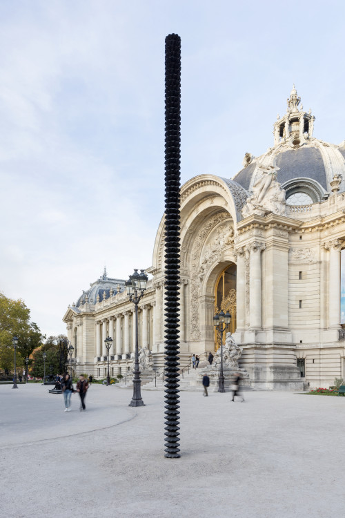 
     <i>Säule</i>, 
     2018<br />
     bronze, 
      h=800, Ø 27 cm<br />
     Installation view, Petit Palais, Paris, France