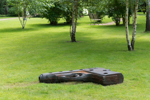 
     <i>Idealmodell / pk 90</i>, 
     1991<br />
     cast iron, 
      30 x 160 x 110 cm<br />
     Installation view Villa Schöningen, Potsdam, Germany, 2014