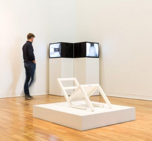 
     <i>Der erste sitzende Stuhl (nach langem Stehen sich zur Ruhe setzend)</i>, 
     2013<br />
     Installation view Kunstmuseum Wolfsburg, Wolfsburg, Germany, 
     <br />
     