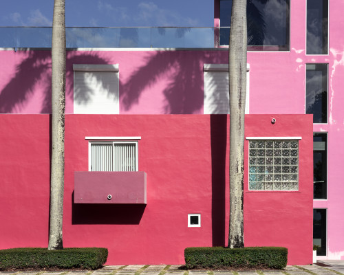 ANASTASIA SAMOYLOVA<br /><i>The Pink House, Miami (from the Floridas series)</i>, 2020<br />Archival pigment print, mounted, framed, 101 x 127 cm | 40 x 50 in<br />