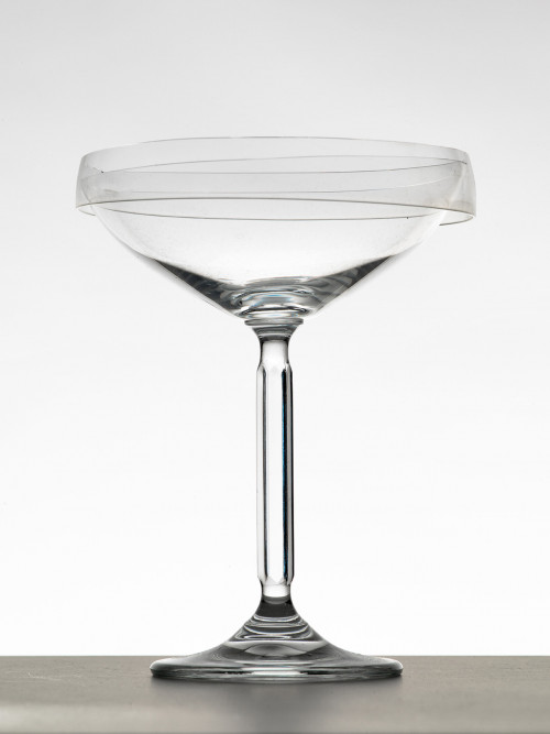 <i>Saturnische Getränke</i>, 2015<br />broken glass on glass, 14.9 x 11.5 cm<br />