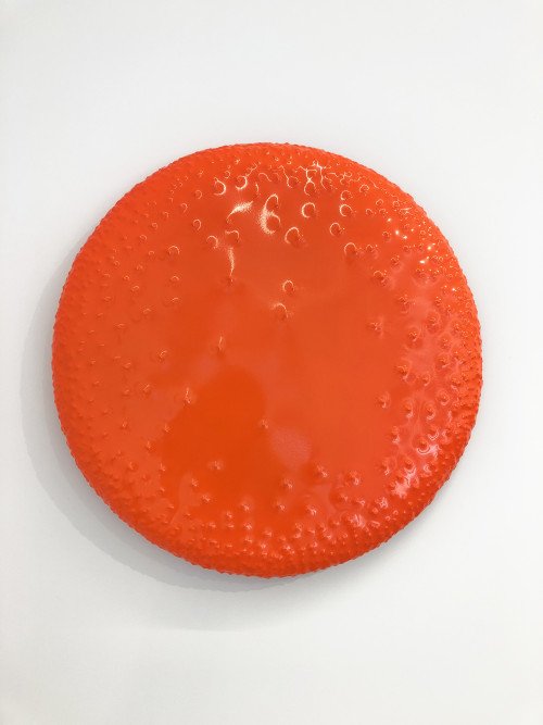 DAVID RENGGLI<br /><i>Good Vibe Gong (orange)</i>, 2019<br />powder coated steel, t = 4, Ø 70 cm<br />