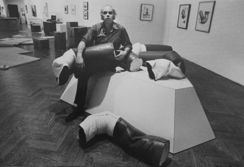 <i>Claes Oldenburg with 'Fay ends</i>, <br />vintage photo, 15 x 21 cm<br />