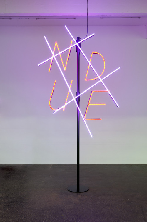 DAVID RENGGLI<br /><i>Nude</i>, 2013<br />Neon lights, metall bar, transformer, 380 x 195 x 50 cm<br />